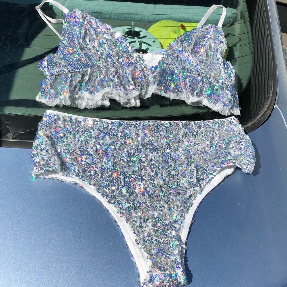 Iheartraves matching sequins set